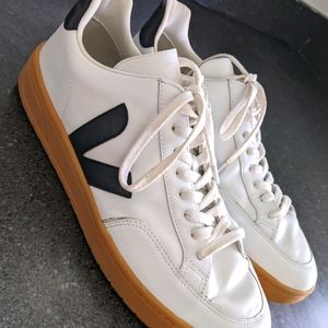 Veja V12 Mens Sneakers